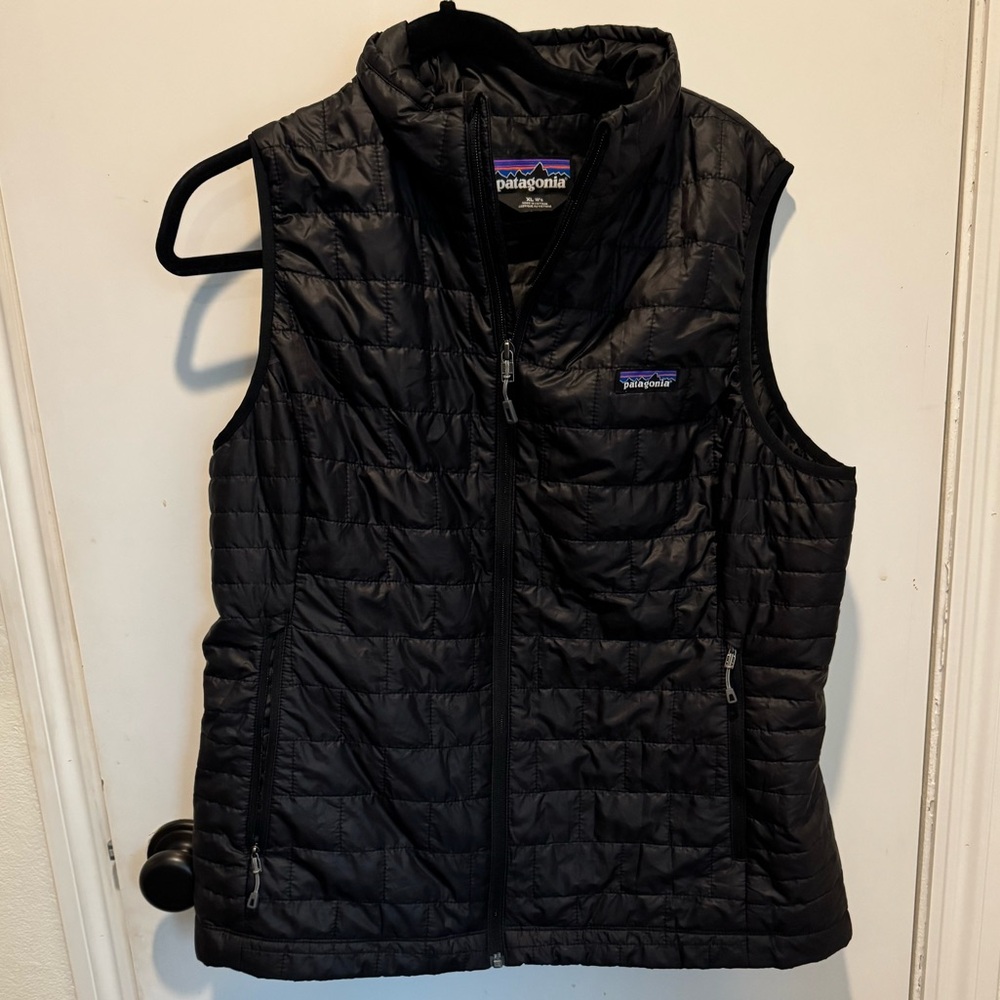 Women’s Patagonia black quilted vest